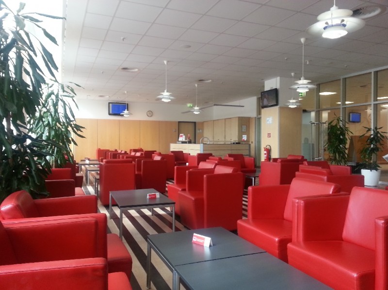 Blick quer durch die DB Bahn Lounge Leipzig Hauptbahnhof