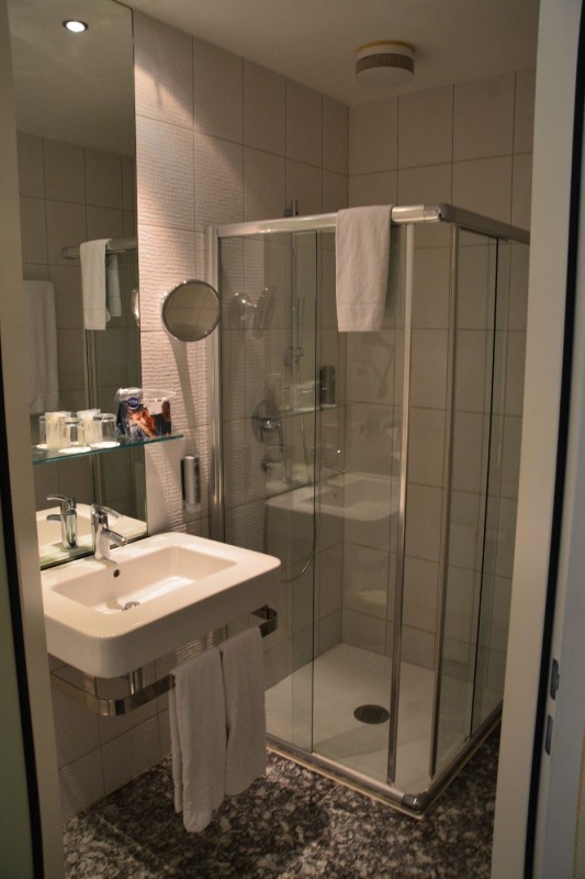 Bild der Dusche im Hotel Winters Berlin Mitte
