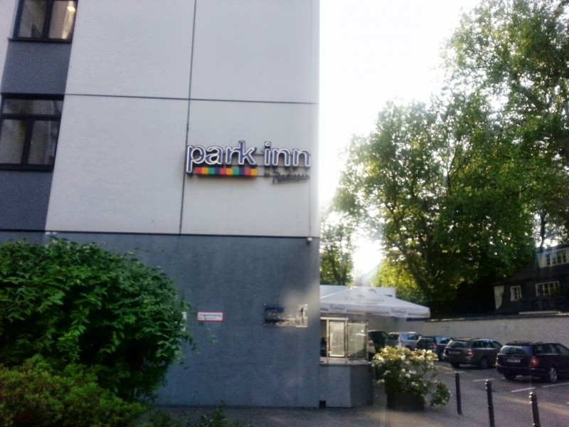 ParkInn Köln - von der Einfahrt aus angesehen
