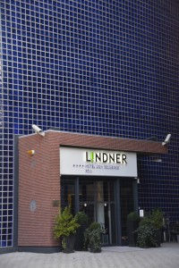 Eingang des Hotel Lindner Dom Residence Köln
