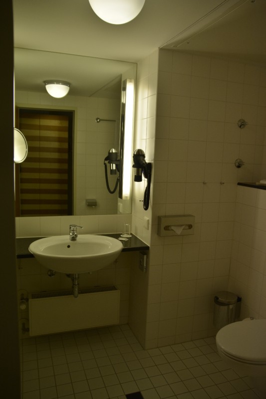 Blick ins Bad im Hotel Lindner Dom Residence Köln