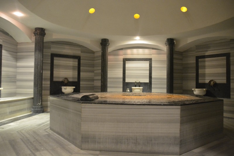 Marmortisch des Hammam im Carpe Diem Spa des Hotel Concorde de Luxe in Lara