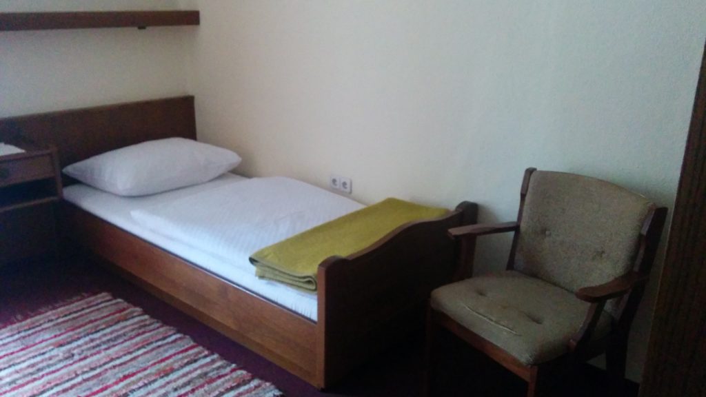Mein Bett im Gasthof Meyer in Annaberg an der Via Sacra