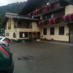 Das Gästehaus Steger Kaprun von der Ortsmitte her kommend