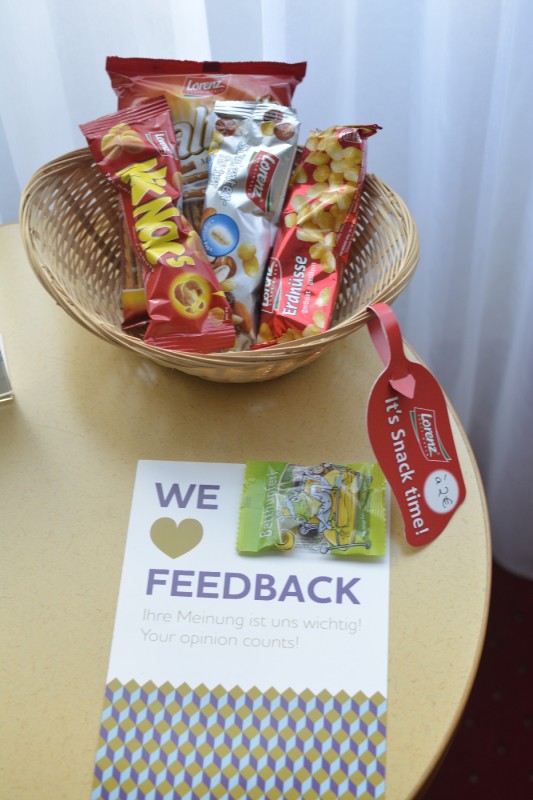 Salziges Zeug zum Kaufen im Zimmer des Hotel Mercure Saarbrücken City