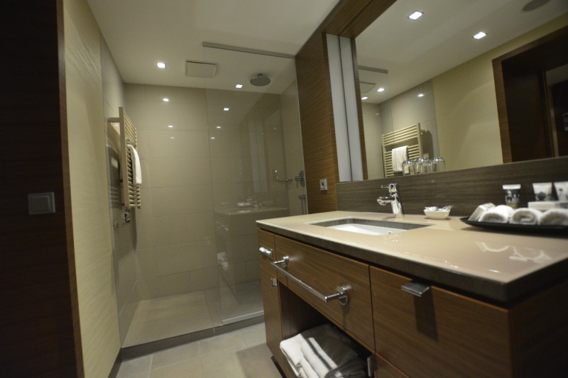 Badezimmer in der Privilege-Suite des Mercure Hotel Düsseldorf City Center