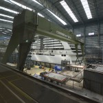 Blick in die große Halle der Meyer-Werft in Papenburg