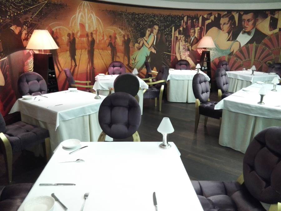 Ein Blick ins Restaurant Alcron - hier wird auf Sterneniveau in Prag gekocht