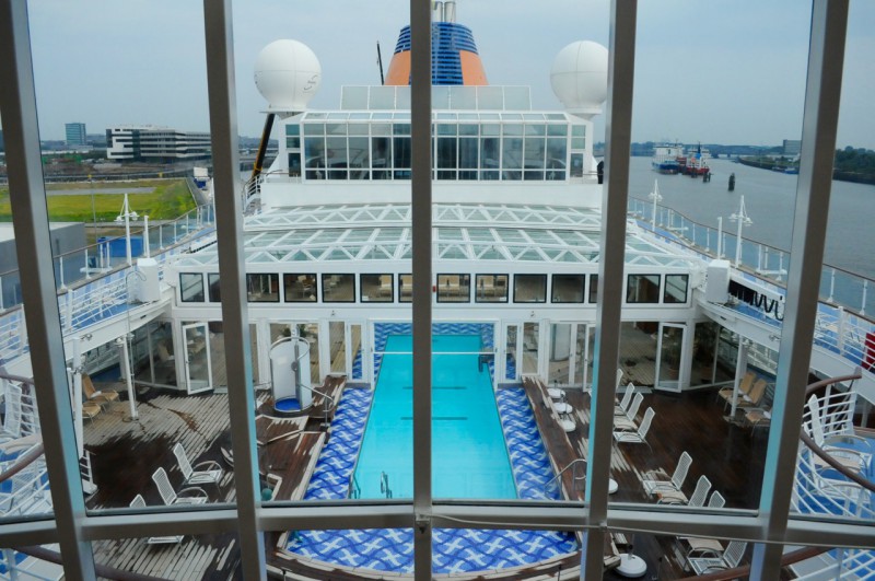 Der Blick über das Pooldeck