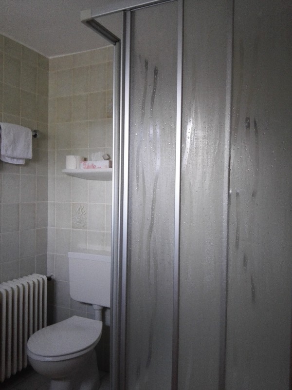 Dusche im Landhotel Zur Katz in Halsenbach-Ehr, mein Gastgeber für die letzte Nacht auf dem Saar-Hunsrück-Steig