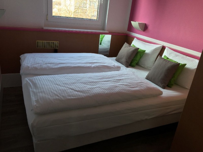 Bett im ibis styles Köln am Barbarossaplatz