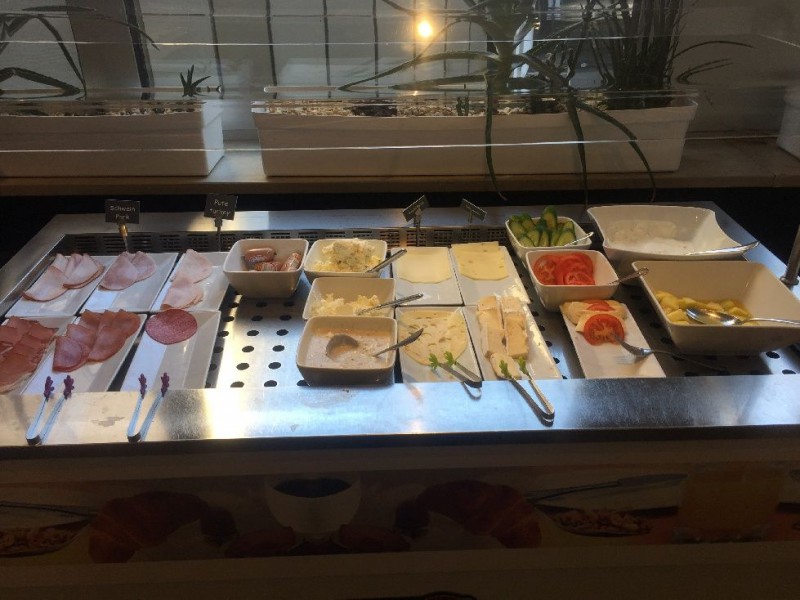 Frühstücksauswahl im ibis styles Köln