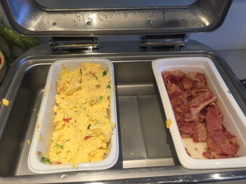 Rührei und lecker Speck im ibis styles Köln