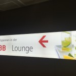 Schriftzug vor dem Eingang der ÖBB Lounge im Wiener Hauptbahnhof
