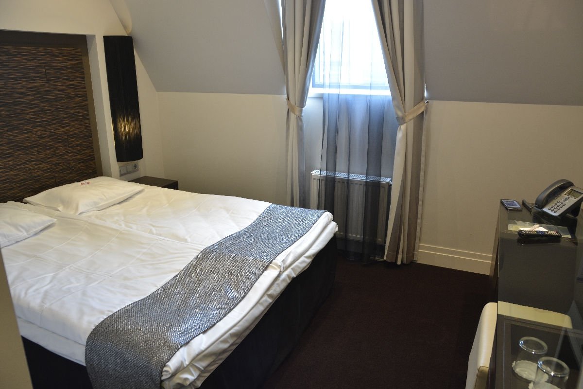 Das Bett im Zimmer 615 im Tallink Hotel Riga