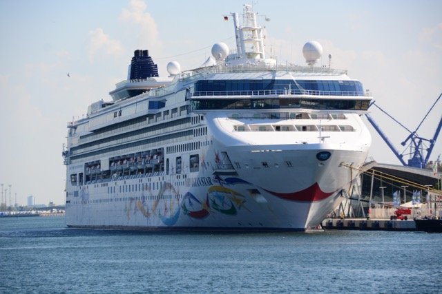 Die Norwegian Star in Warnemünde