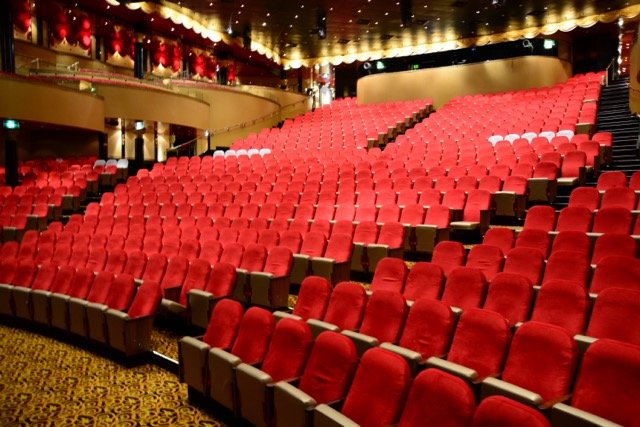 Das Stardust Theater lockt jeden Abend zu zwei Vorstellungen