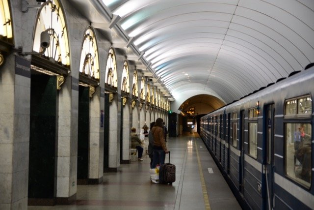 Die Wagen in der U-Bahn sind recht alt und laut
