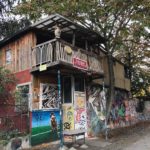 Das Baumhaus an der Mauer