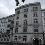 Trübes Wetter - doch das relaxe hotel Bellevue Hamburg zeigt sich trotzdem schick von außen