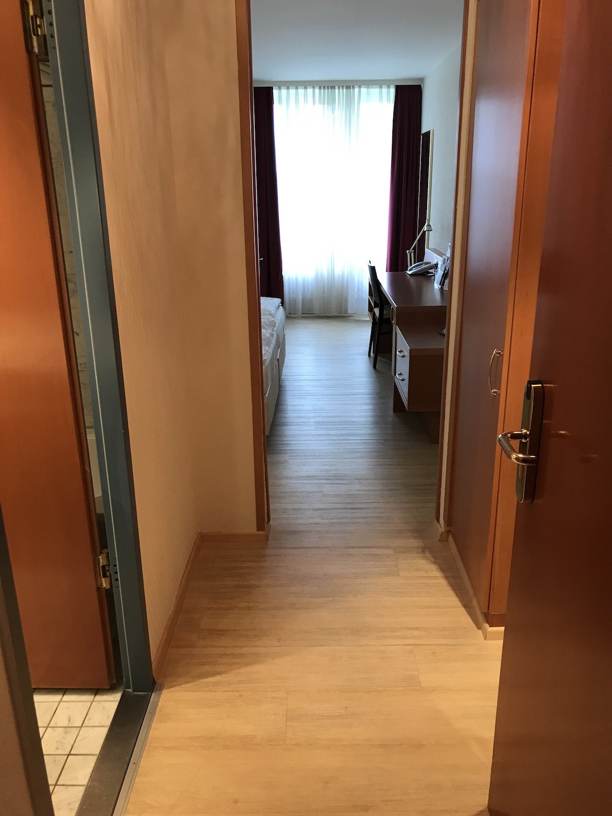 Der erste Blick ins Zimmer im H4 Hotel Bayreuth