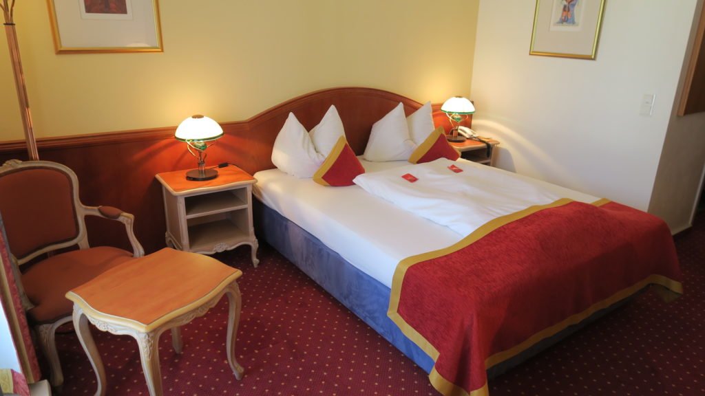 Mein Bett im Luipoldpark-Hotel in Füssen am Ende des Lechwegs