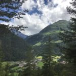 Wahnsinnig schöner Ausblick von der Bank hier auf dem Weg