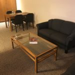 Wohnbereich meiner Junior Suite im Maritim Hotel Stuttgart