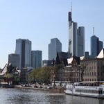Primus Line Schiff vor dem Frankfurter Main Panorama