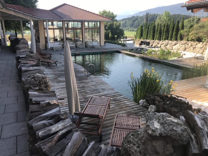 Außenpool im Gut Edermann - drinnen hat es 2.500 qm Wellness ;)