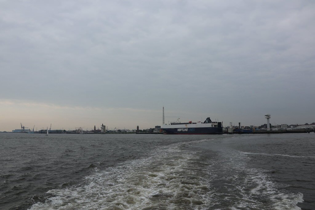 Ausfahrt aus dem Fährhafen von Cuxhaven