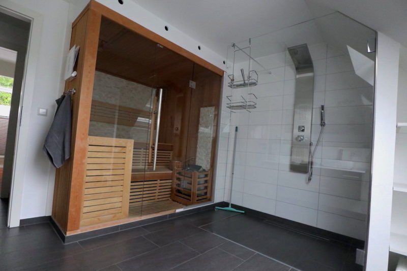 Sauna mit Dusche.. ein Traum...
