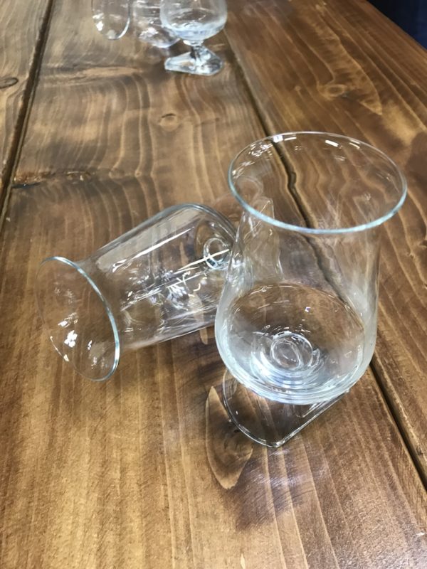 Gläser der Sliabh Liag Distillery