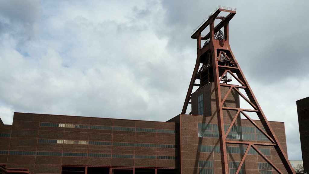 Schachtturm über Schacht XII der Zeche Zollverein Essen