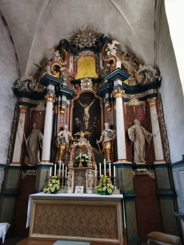Etwa 260 Jahre alter Hochaltar in der Wormbacher Kirche