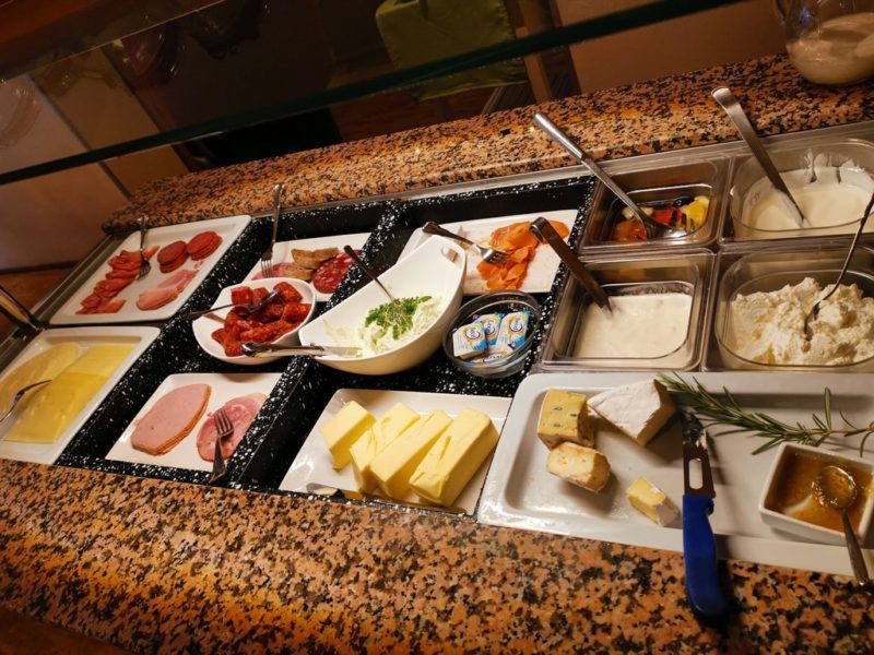 Und eine gute Wurst und Käse Auswahl zum frühstück im Adler Landhotel in Bürgstadt