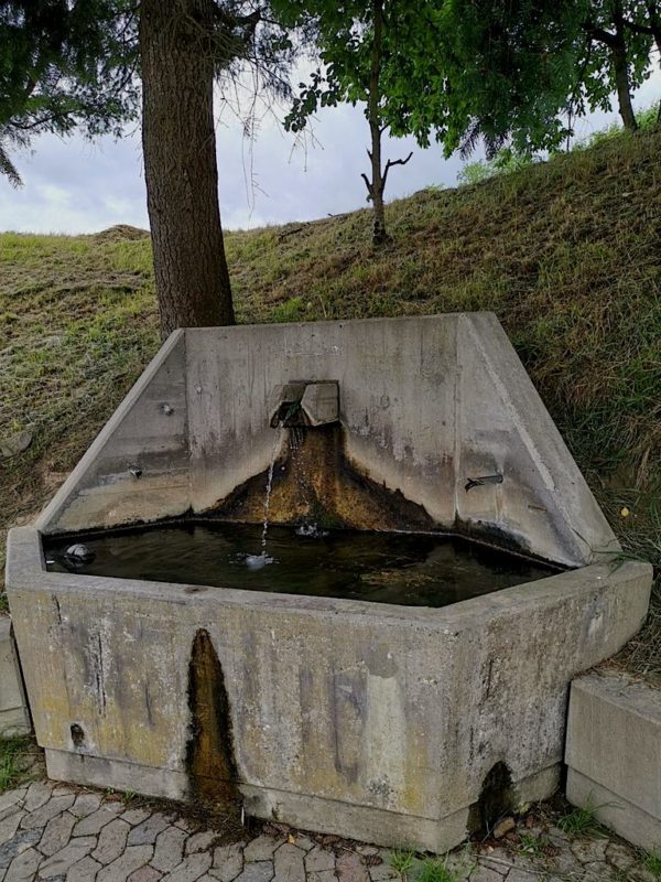 Brunnen am Regenrückhaltebecken Bötzingen