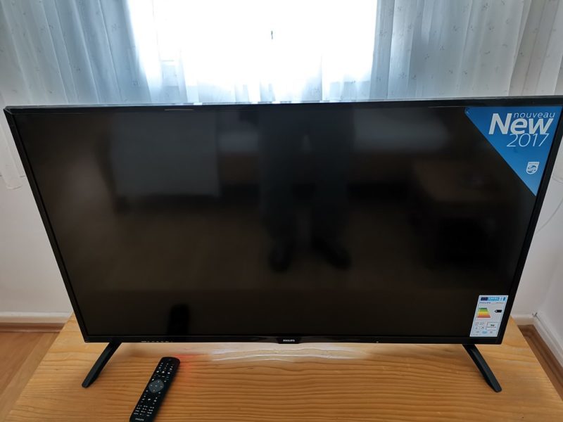 Neuer, offenbar unbenutzter LCD Fernseher