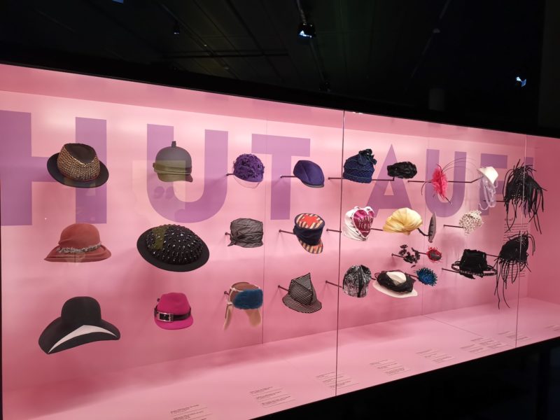 Viele Hüte bei der Ausstellung "Hut ab" im Haus der Geschichte Baden-Württemberg (HdGBW)