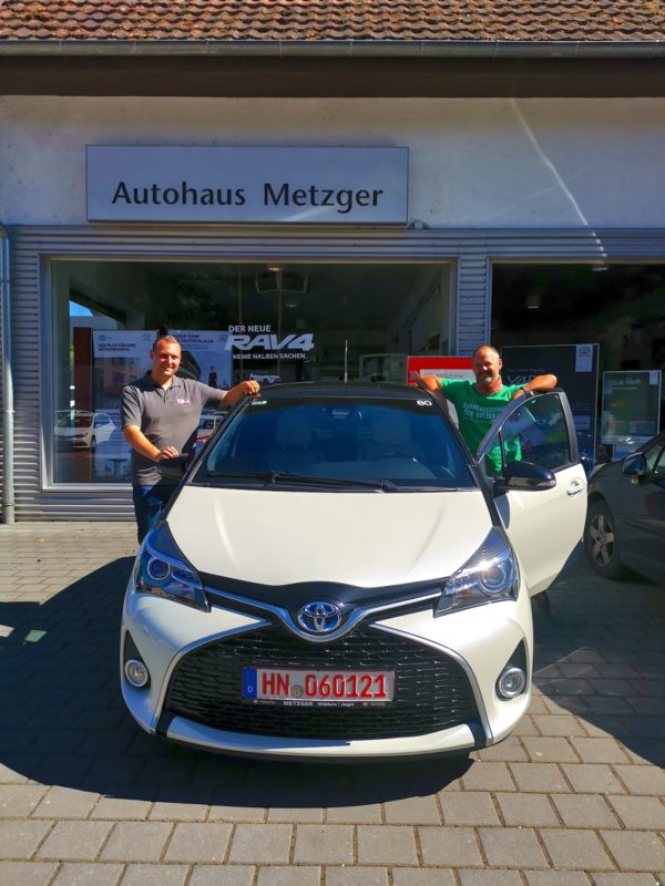 Mein Toyota Yaris Hybrid (und Marco und ich)