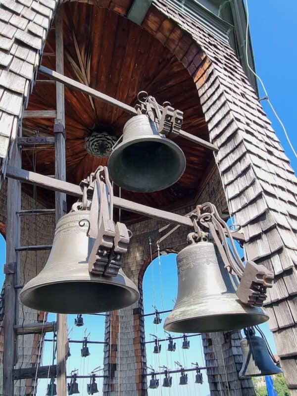 Ein paar der Glocken des Salzburger Glockenspiels