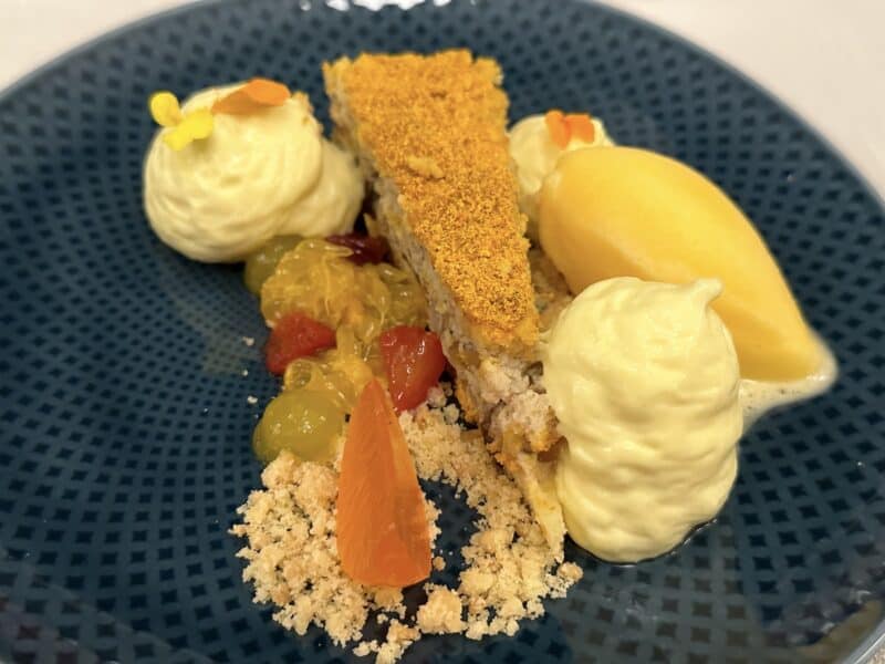 Mürbeteigkuchen mit Ricotta, gekochten Weizen und Orangenwasser gefüllt im restaurant erasmus Karlsruhe