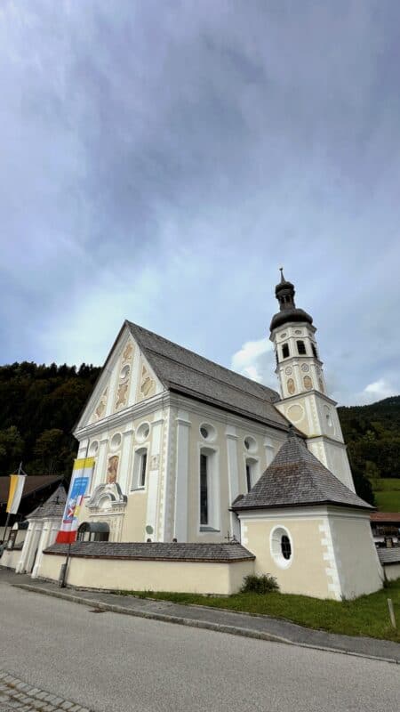 Die Pfarrkirche St. Michael in Sachrang