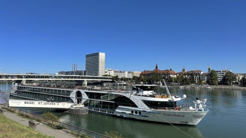 Die MS Edelweiss am Anleger St. Johann 2 in Basel
