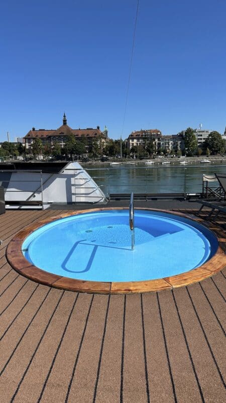 Pool auf der MS Edelweiss