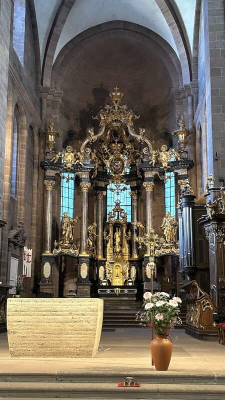 Barocker Hochaltar im Wormser Dom St. Peter