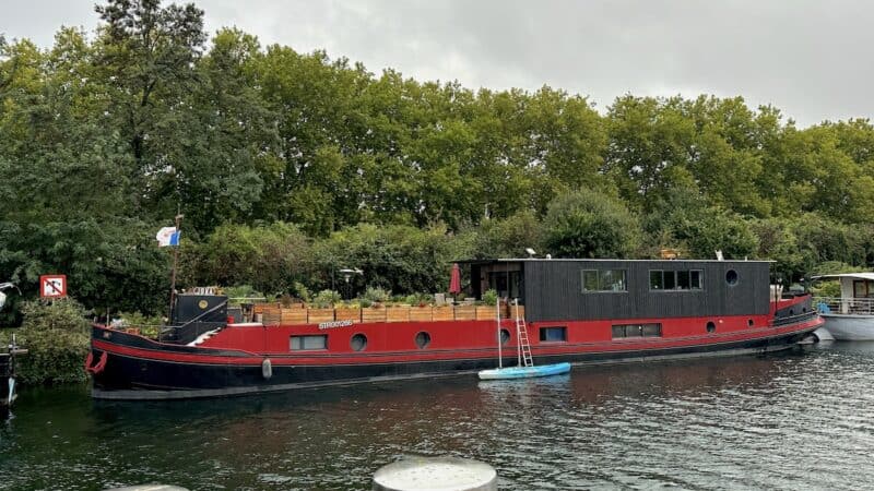 Rotes Hausboot