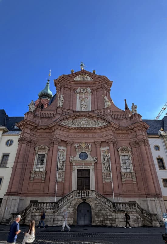 Eingang zum Neumünster Würzburg
